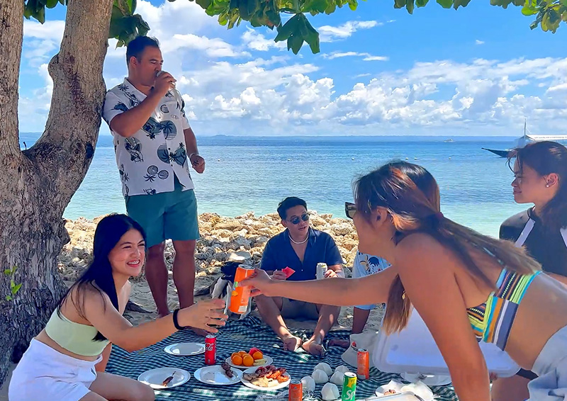 Young single adults at Plantation Bay