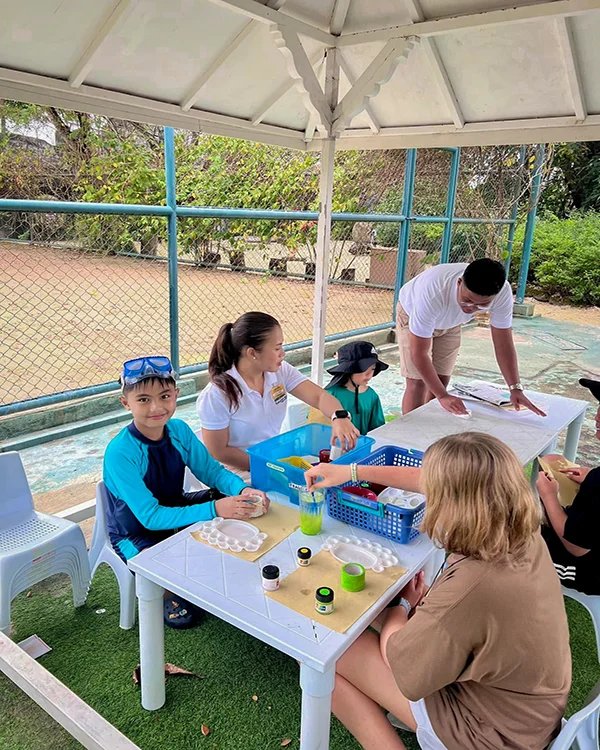 Children's crafts by the courts