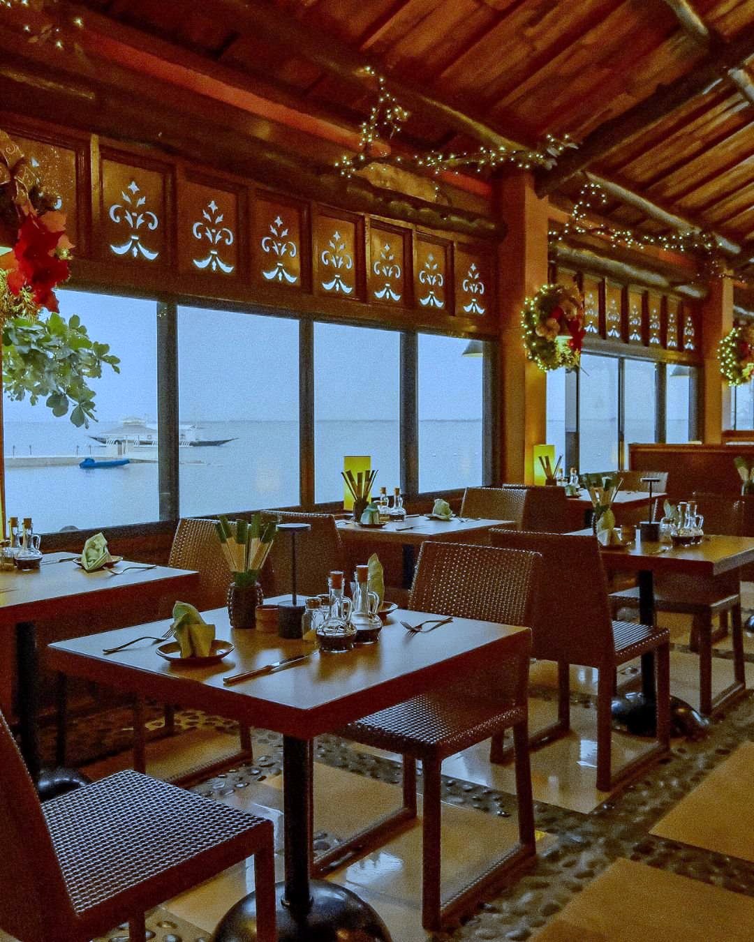 Dining room with a lagoon view